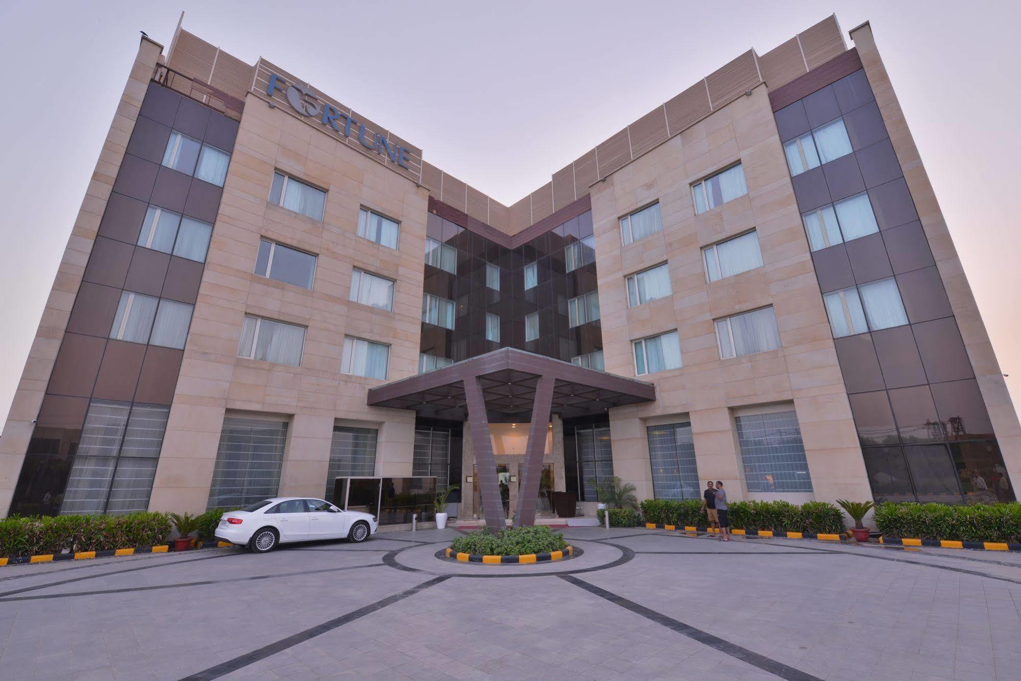 塞德拉瓦里橙园财富酒店 Bhiwadi 外观 照片